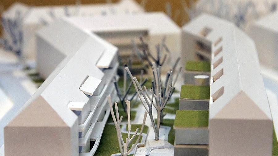 Akzente nach innen setzt das „IQ“-Projekt mit Dachterrassen, dreigeschossigen Kuben, Laubengängen, Spielbereichen und viel Grün. Akzente nach innen setzt das „IQ“-Projekt mit Dachterrassen, dreigeschossigen Kuben, Laubengängen, Spielbereichen und viel Grün.