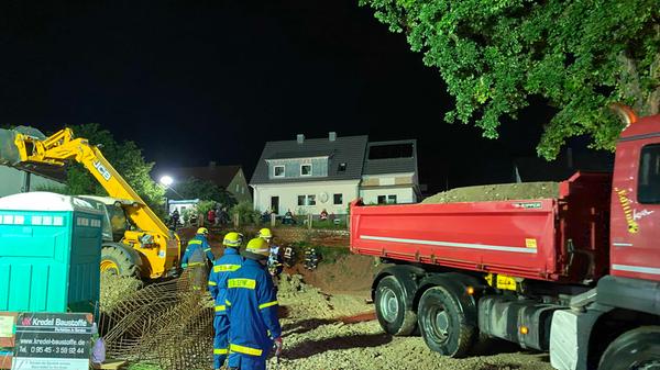 Das THW war mit einem Großaufgebot vor Ort und versuchte den Hang zu stabilisieren.