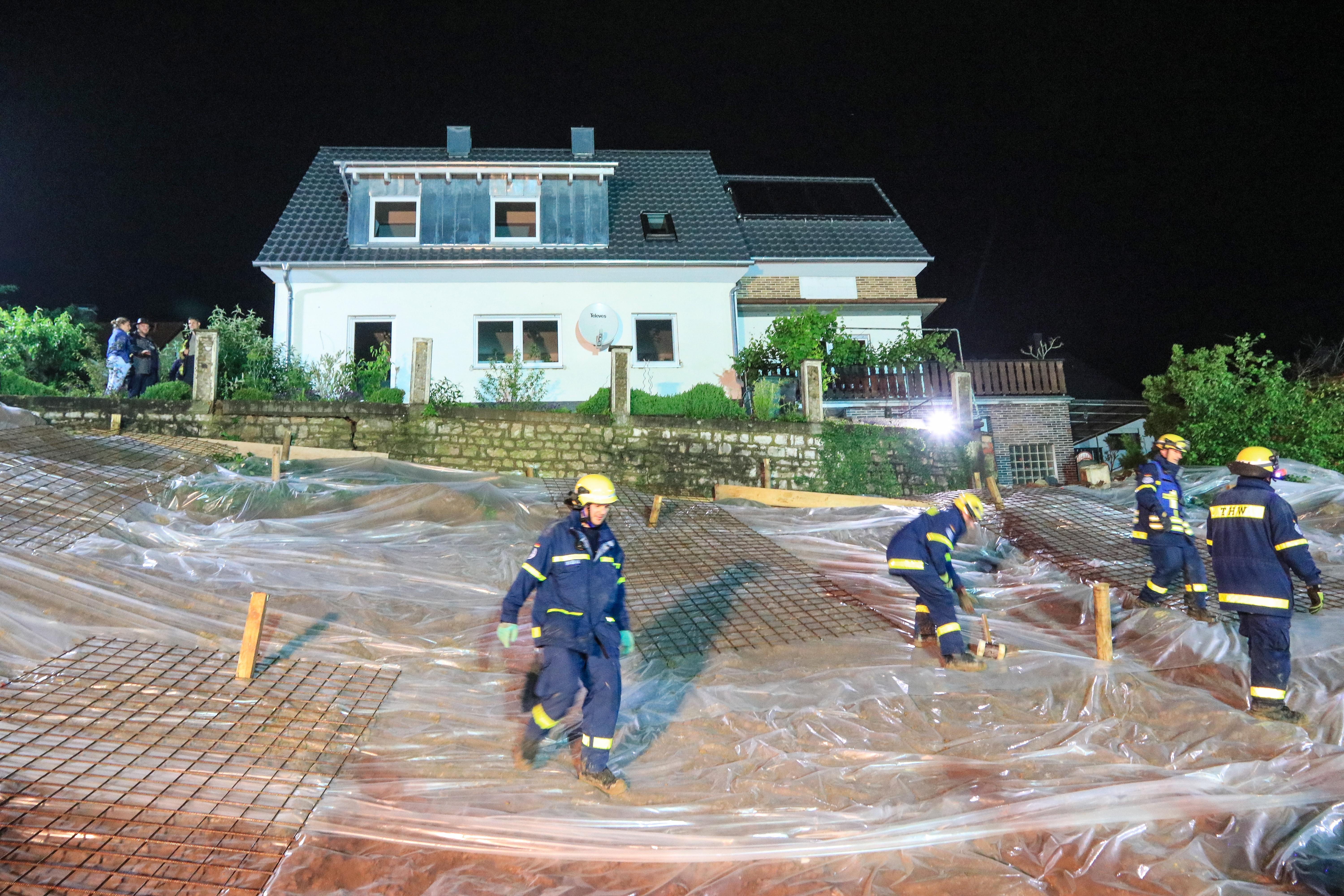 Thomas Binder hofft nun, dass die Maßnahmen der Feuerwehr und des THW Wirkung zeigen und das Wohnhaus nicht beschädigt wird. "Ich möchte in meinem Haus noch viele Jahre verbringen, ohne dass es einsturzgefährdet ist", erklärt der Hausbewohner gegenüber News5.