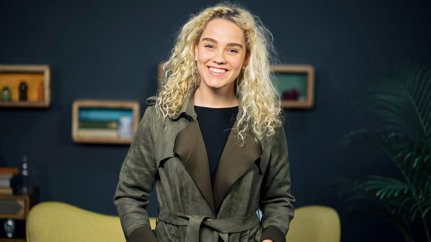 Hatte sich eine Fangemeinde erarbeitet, muss jetzt aber weichen: Jana Highholder, das Gesicht des christlichen YouTube-Kanals "Jana". Hatte sich eine Fangemeinde erarbeitet, muss jetzt aber weichen: Jana Highholder, das Gesicht des christlichen YouTube-Kanals "Jana".
