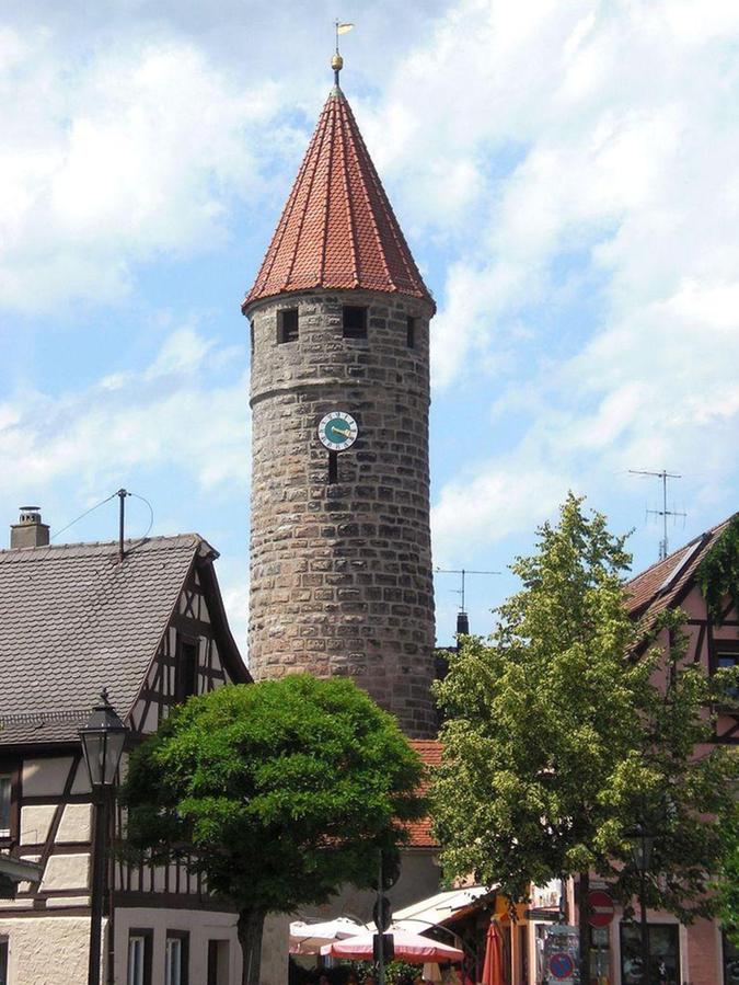 Ein schiefer, aber stabiler Turm in Gunzenhausen