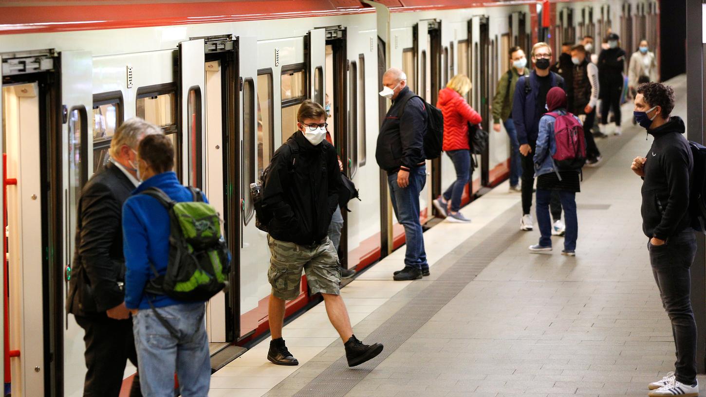 Ein einfacher Mund-Nasen-Schutz reicht in Zukunft nicht mehr aus, wenn man mit Bus und U-Bahn fahren will.