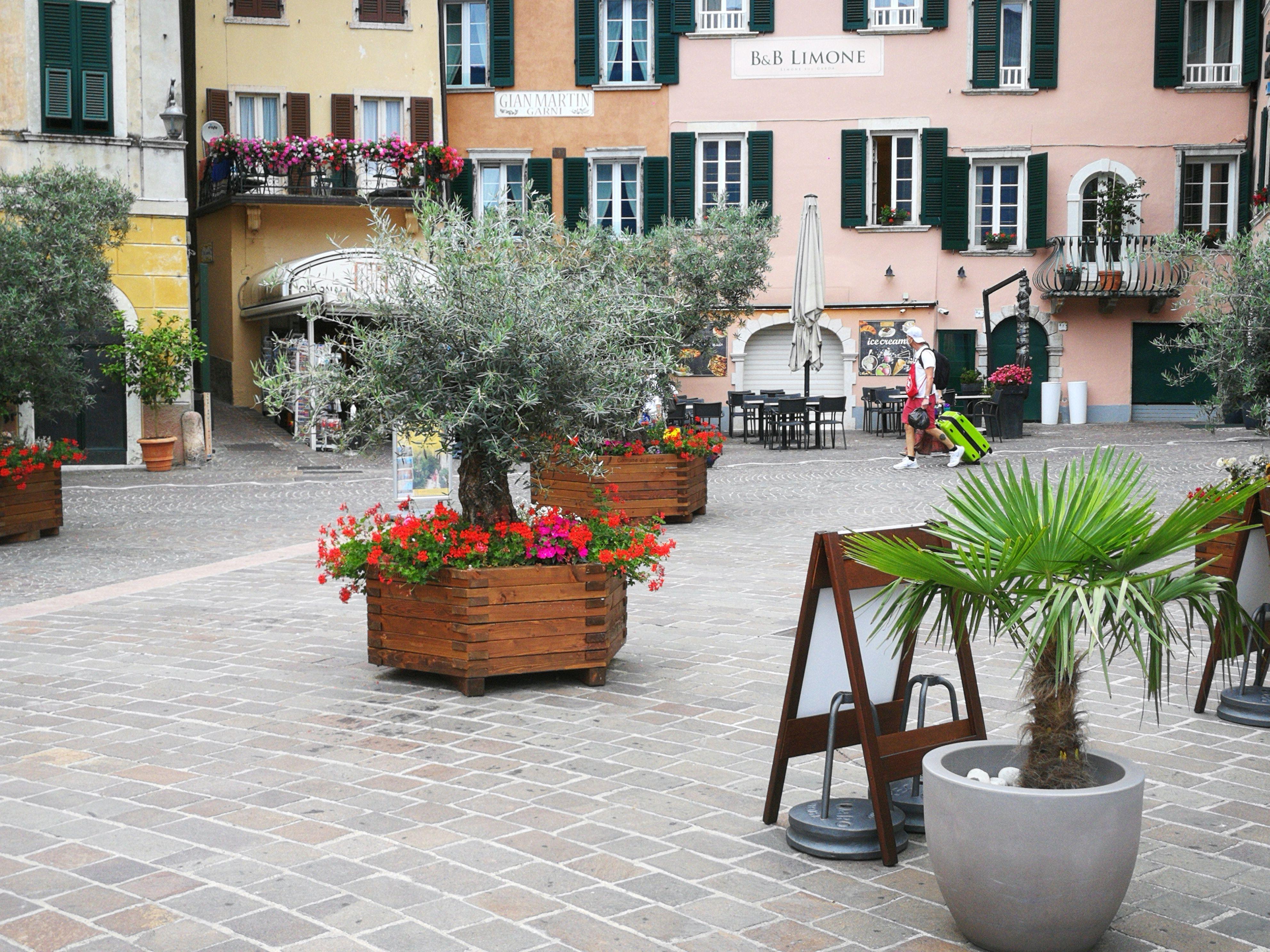 Kaum ein Mensch auf dem Marktplatz.