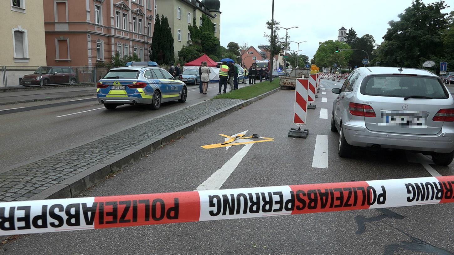 In Regensburg wurde ein Mann auf offener Straße getötet. Die Staatsanwaltschaft Regensburg hat die Ermittlungen aufgenommen.