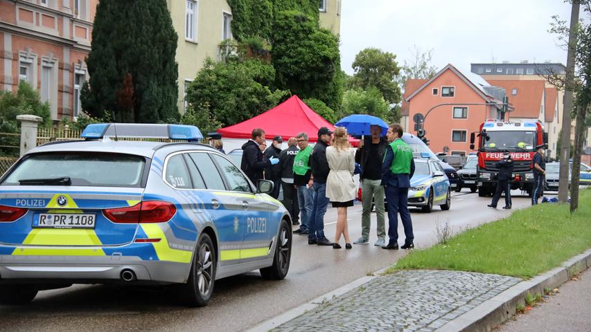 Mann auf offener Straße erschossen: Ermittlungen in Regensburg