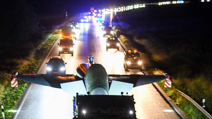 Auf dem Boden statt in der Luft: Eurofighter rollt nach Kaufbeuren