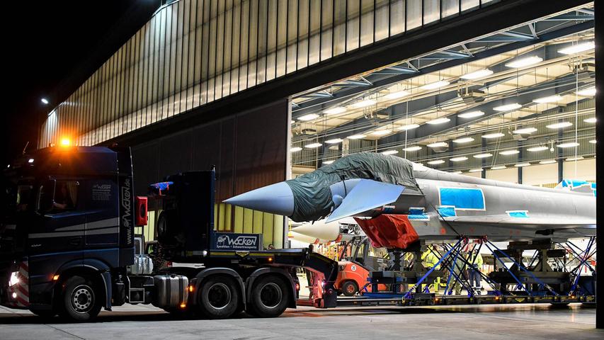 Auf dem Boden statt in der Luft: Eurofighter rollt nach Kaufbeuren