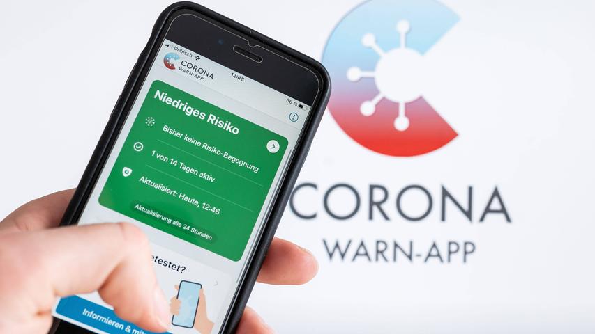 Die Corona-Warn-App hat in den vergangenen Monaten immer wieder neue Funktionen bekommen. Neueste Änderung: Sie funktioniert nun auch auf älteren Smartphones wie dem iPhone 5. Bisher haben etwa 25 Millionen Menschen die App heruntergeladen - um wirklich effizient zu arbeiten, müsste die Nutzerzahl aber noch steigen, sagen Experten.