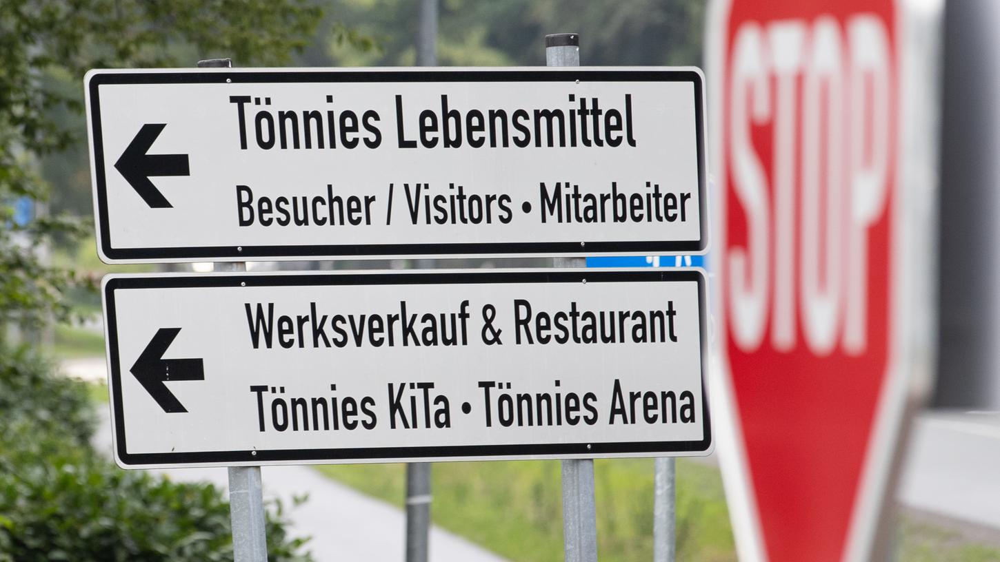 Beim Schlachtereibetrieb Tönnies in Rheda-Wiedenbrück sind seit Anfang der Woche Hunderte Mitarbeiter positiv auf das Coronavirus getestet worden.