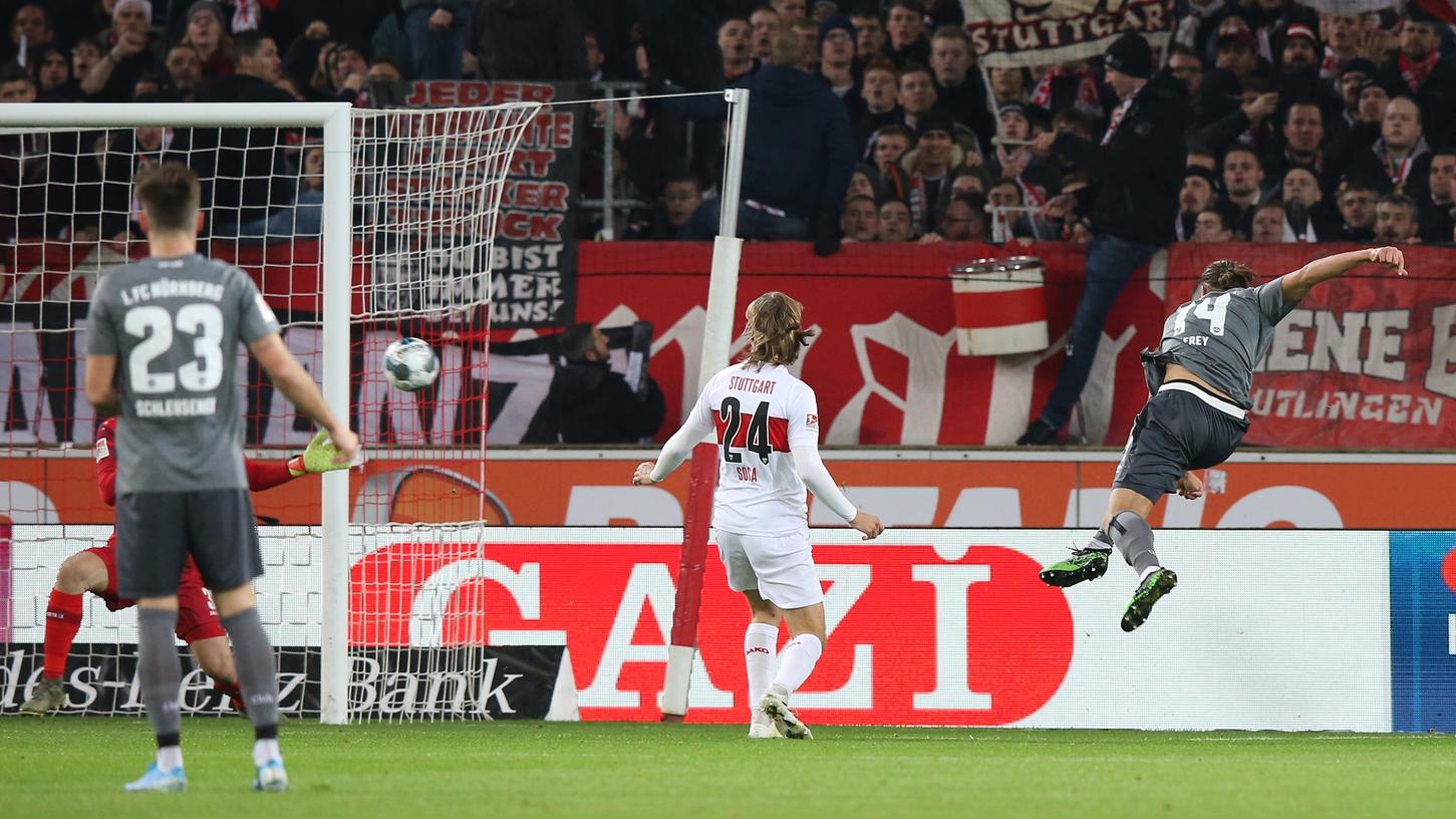 Rumms! Ein Frey-Kracher wie im Hinspiel könnte dem Club helfen, das Match gegen Stuttgart auf eigenem Platz erfolgreicher zu gestalten. Rumms! Ein Frey-Kracher wie im Hinspiel könnte dem Club helfen, das Match gegen Stuttgart auf eigenem Platz erfolgreicher zu gestalten.