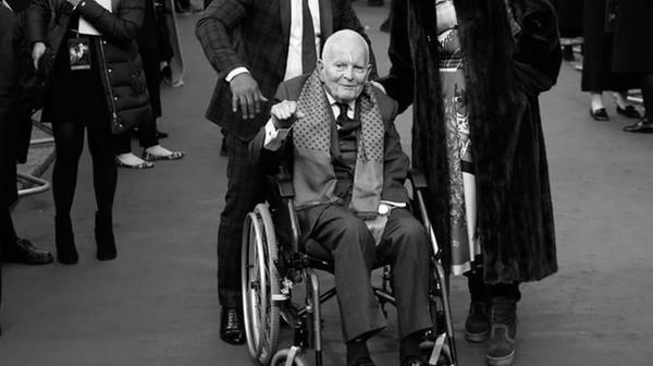 Der britische Schauspieler Ian Holm ist im Alter von 88 Jahren verstorben. Er spielte in der Triologie "Herr der Ringe" Bilbo Beutlin. Er sei friedlich im Krankenhaus in London gestorben. Holm litt an Parkinson. Er war auch als der Android Ash in dem Science-Fiction-Thriller "Alien" bekannt.