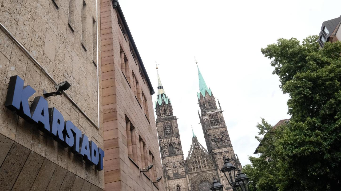 Erst Schieflage, dann Kahlschlag: Das Karstadt-Haus im Herzen Nürnbergs gleich bei der Lorenzkirche wird von vielen Bürgern der Stadt schmerzlich vermisst werden.