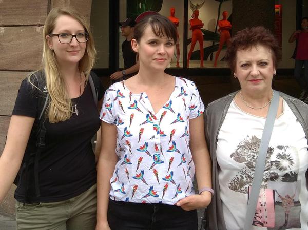 Inge Seitz (v. r.) und ihre Töchter Evelyn Frank und Sabine Seitz werden Karstadt vermissen.