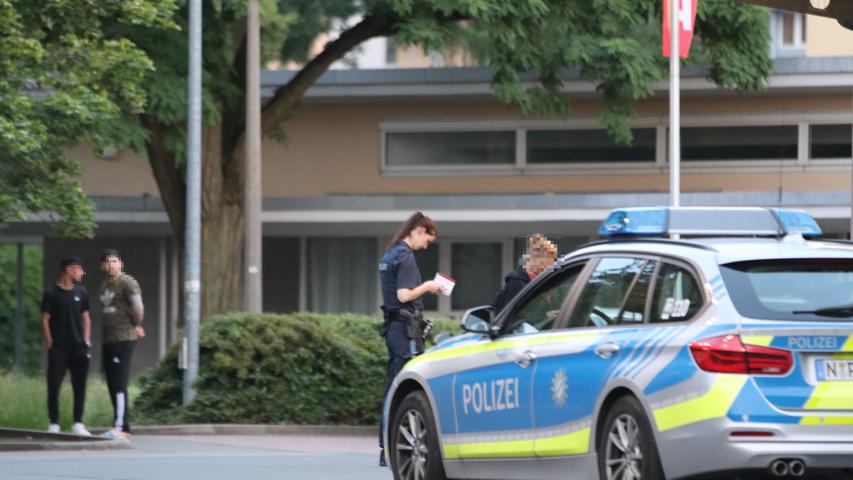 Überfall mit Schusswaffe in Nürnberg: Täter flüchtig