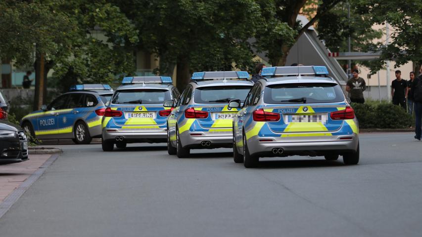 Überfall mit Schusswaffe in Nürnberg: Täter flüchtig