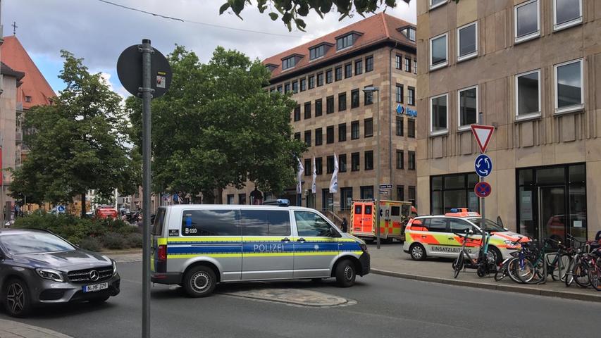 Großeinsatz der Polizei: Bombendrohung in Nürnberger Bankfiliale