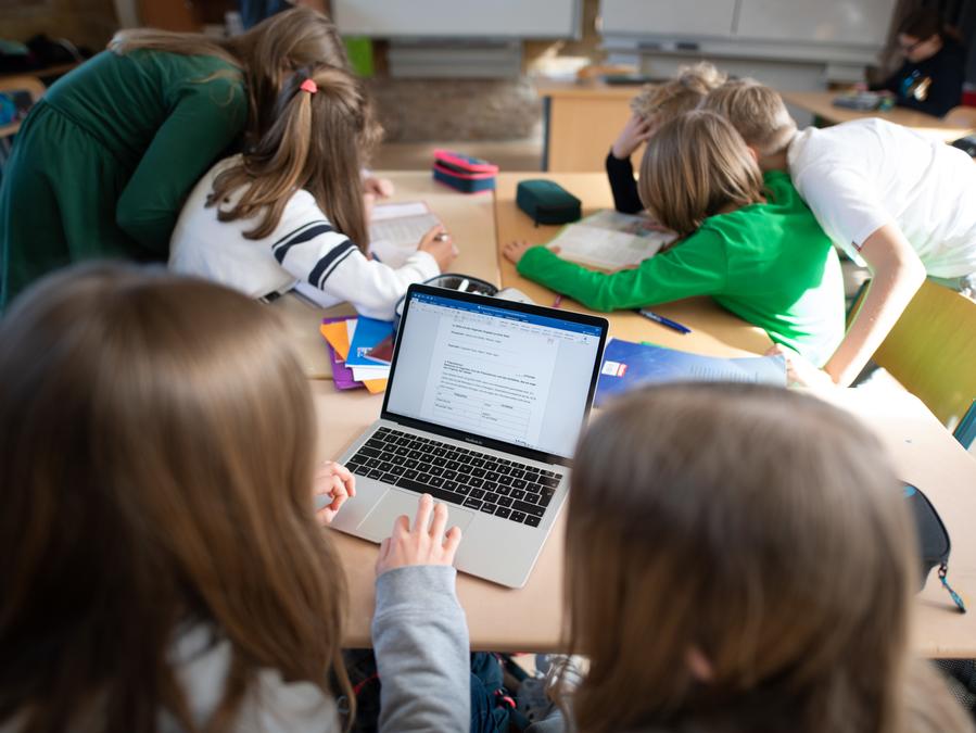 Fdp Fordert Laptop Oder Tablet Fur Alle Schuler Und Lehrer Politik Nordbayern De