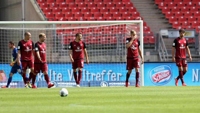 Im vorletzten Spiel der Saison 19/20, die eigentlich sowieso schon verkappt genug war, verpasste der VfB Stuttgart dem Club eine richtige Klatsche und gleichzeitig auch die höchste Niederlage der Club-Geschichte auf eigenem Rasen. Die Nürnberger Defensive lud die Gäste zu einigen Toren regelrecht ein und verteidigte - wenn überhaupt - nur halbherzig. Während die Schwaben den Wiederaufstieg in die Bundesliga mit dem 6:0-Sieg so gut wie sicher machten, musste der FCN im Anschluss um einen möglichen Abstieg in die Drittklassigkeit bangen.
