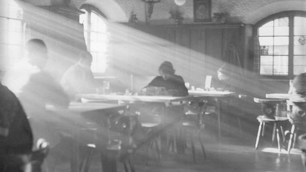 So sah einst ein behaglicher Aufenthalt in einer Wirtsstube aus, hier ein Bild aus Feuchtwangen.