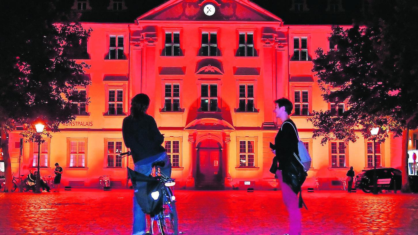 #nightoflight2020: Auch Erlangen strahlte in Rot