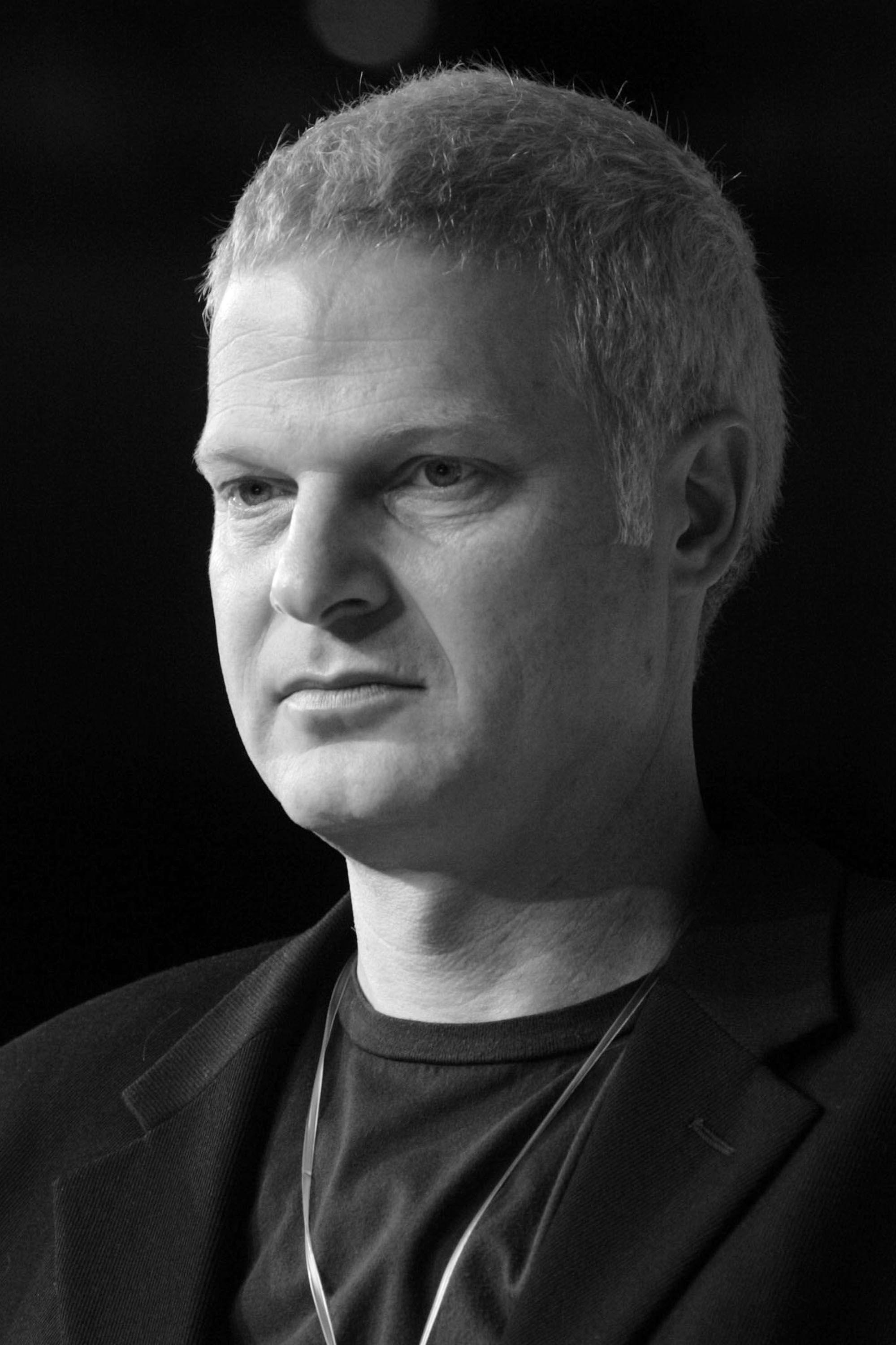 Der US-Filmproduzent Steve Bing wurde nur  55 Jahre alt. Er stürzte von einem Hochhaus in Century City, einem Stadtteil von Los Angeles. Bing war unter anderem Co-Autor der US-Abenteuerkomödie "Kangaroo Jack" und finanzierte den computeranimierten Kinderfilm "Der Polarexpress". Bekannt wurde er auch durch seine Beziehung zur britischen Schauspielerin Liz Hurley. 