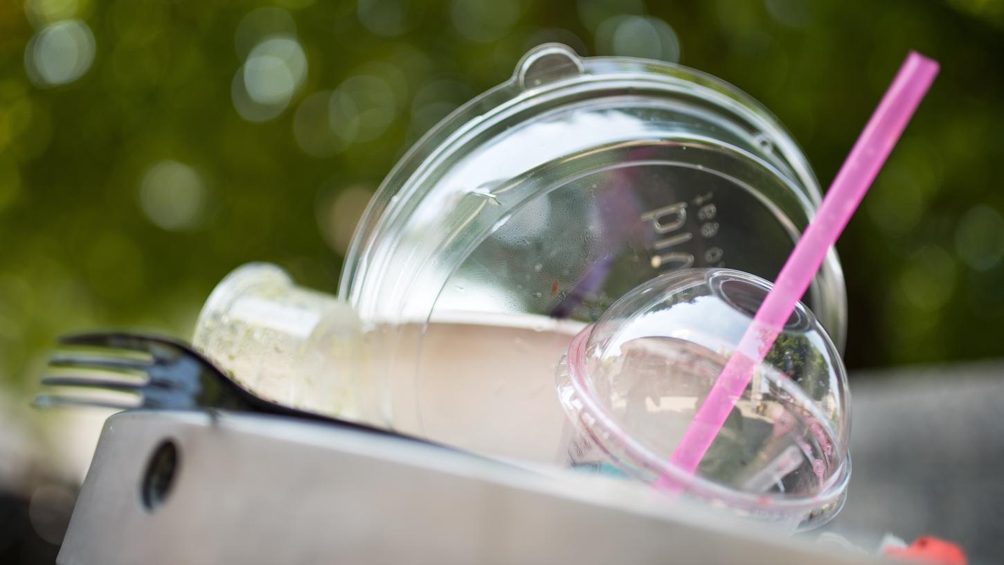 Das Kabinett brachte ein Verbot für viele Einweg-Plastikartikel am Mittwoch, den 24. Juni 2020, auf den Weg. Das Kabinett brachte ein Verbot für viele Einweg-Plastikartikel am Mittwoch, den 24. Juni 2020, auf den Weg.