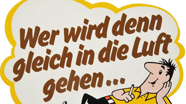 Tabakwerbung ist verpönt, gar verboten? In den 60er und 70er Jahren war das Gegenteil der Fall. Aufkleber auch von Zigarettenherstellern (hier das HB-Männchen von British American Tobacco BAT) schmückte Jetbags, Türen, Koffer - viele waren überaus begehrt.