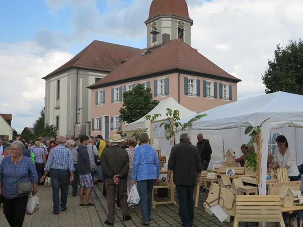Gunzenhausen: Gelbe Bürg am Wochenmarkt
