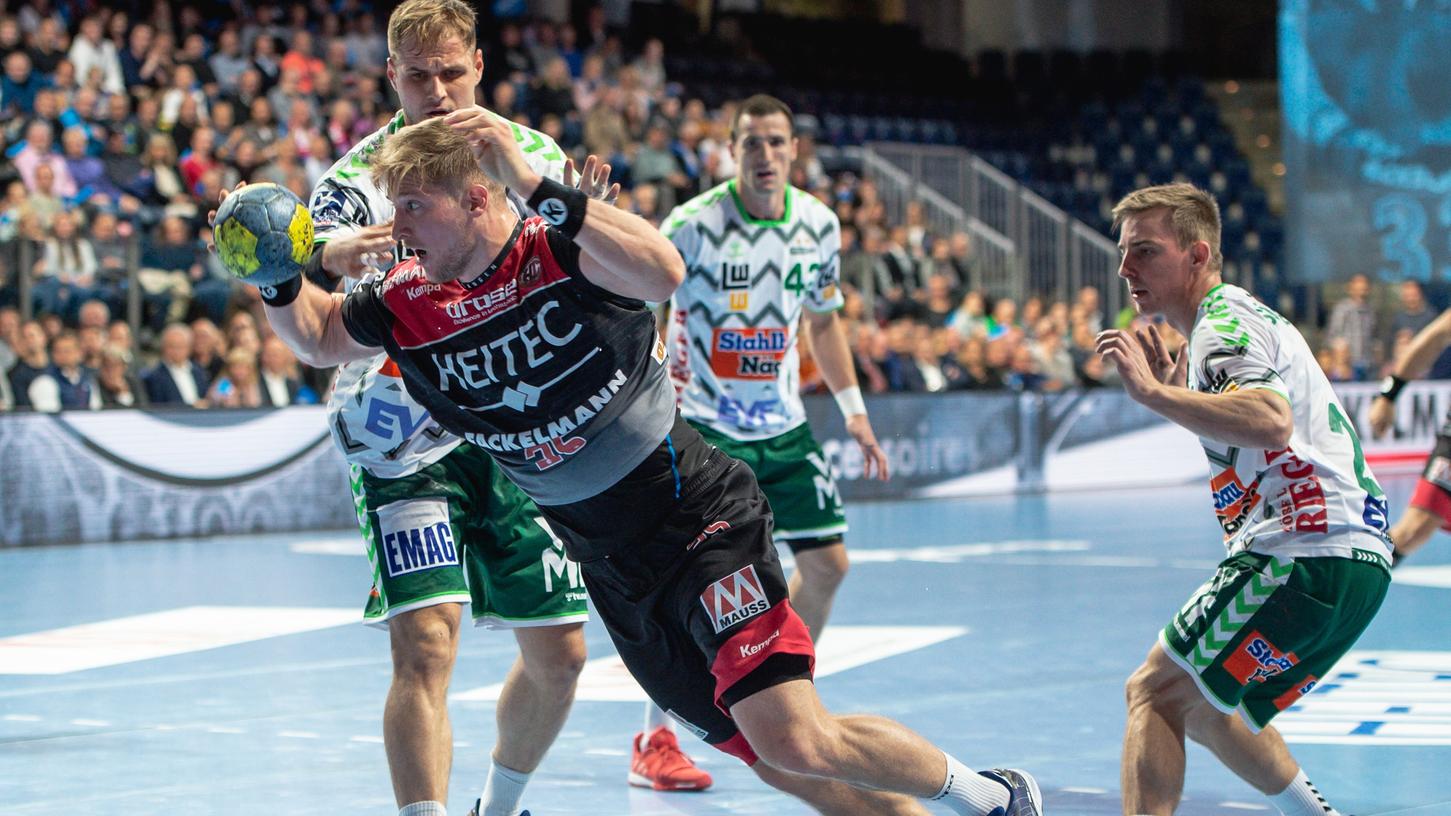 Handball-Fans müssen sich - anders als Fußball-Fans - noch gedulden. Handball-Fans müssen sich - anders als Fußball-Fans - noch gedulden.
