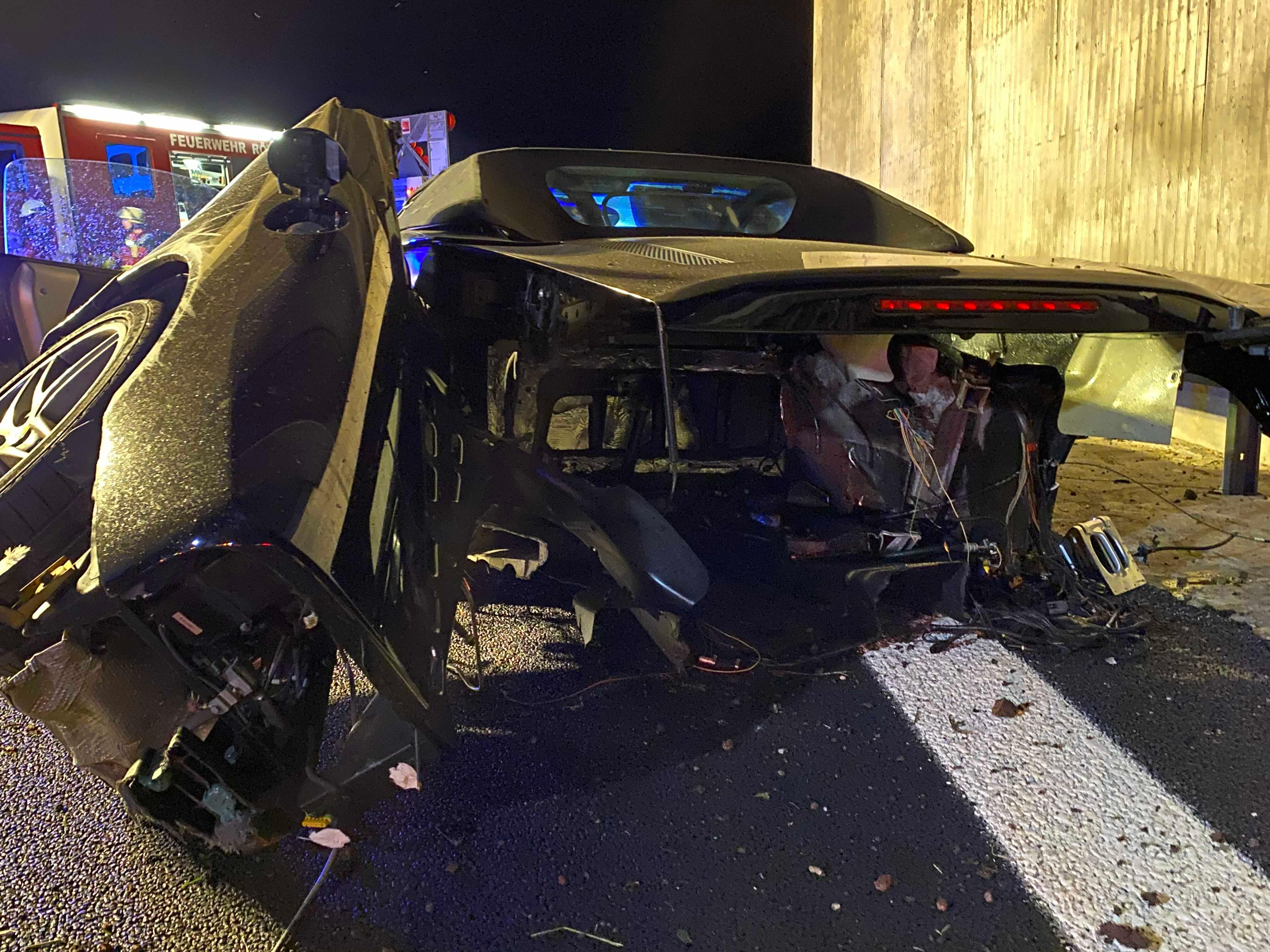 Ferrari &uuml;berschl&auml;gt sich auf der A9: Motorblock wird aus dem Auto gerissen