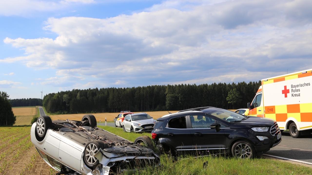 Lauterhofen: Einsatzkraft verunglückt auf dem Weg zu Verkehrsunfall mit Fahrerflucht