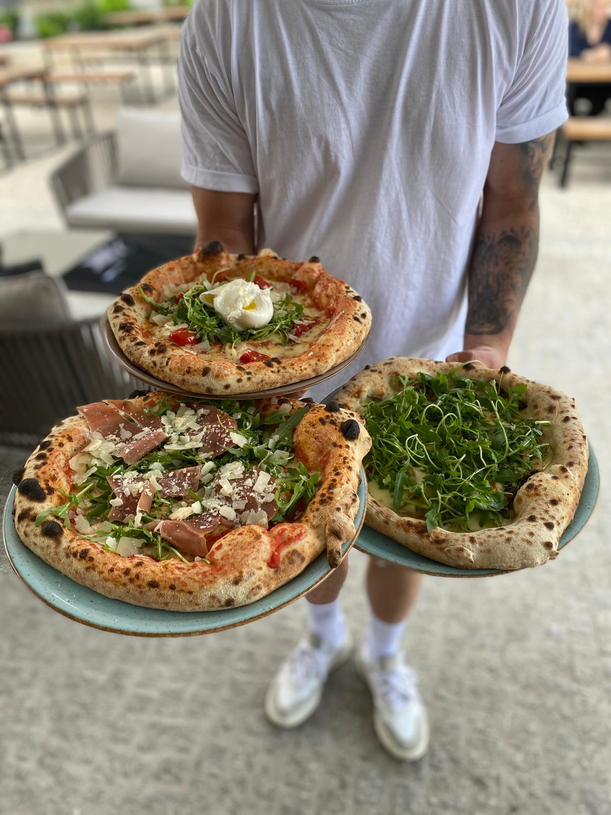 Lausbub ist Neapel. Hier wird Pizza geliebt und verehrt. Ausgewählte Zutaten und genussvolle Kreationen. Und das schmeckt den Gästen - die, die Pizzeria mit 363 Stimmen auf Platz vier voteten. Highlight: Der Sommergarten lädt zum Kurzurlaub ein. Wer sich selbst davon überzeugen will, schaut am besten bei den Lausbuben Am Ostbahnhof 8 vorbei.