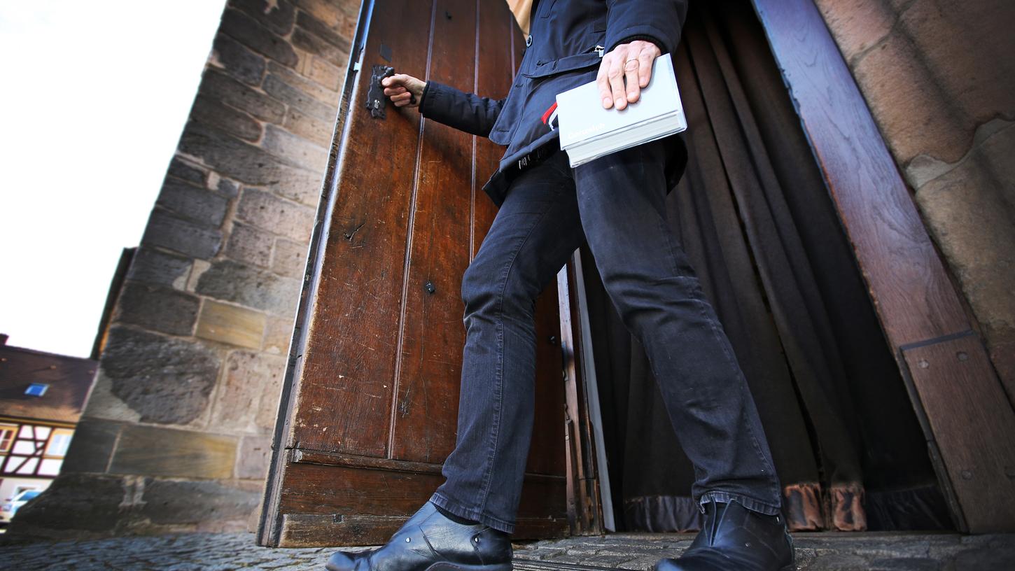 Je rund 270.000 Katholiken und Evangeliken sind im vergangenen Jahr aus der Kirche ausgetreten. Je rund 270.000 Katholiken und Evangeliken sind im vergangenen Jahr aus der Kirche ausgetreten.