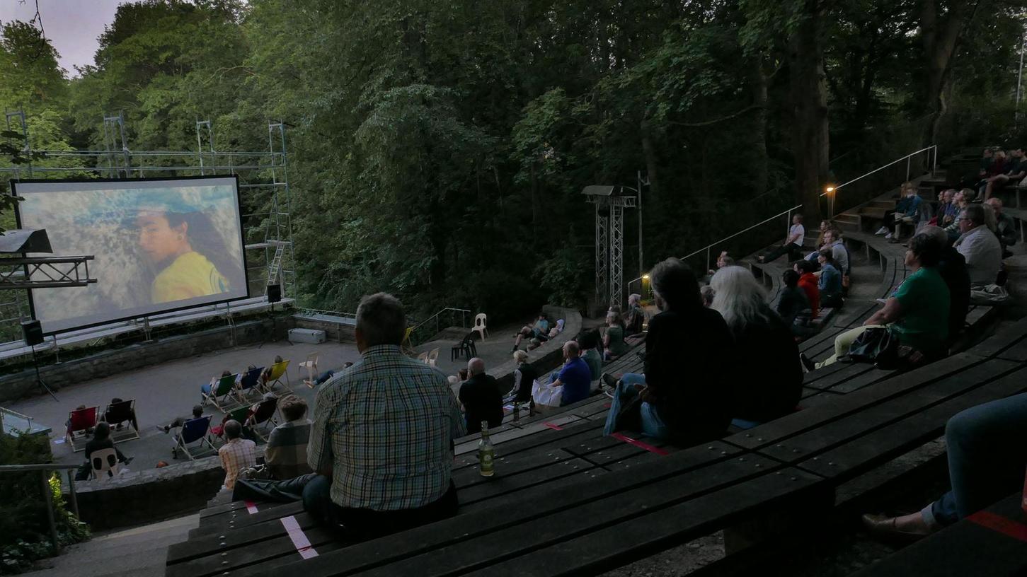 Kino mit Abstand: Open-Air im Stadtpark hat begonnen