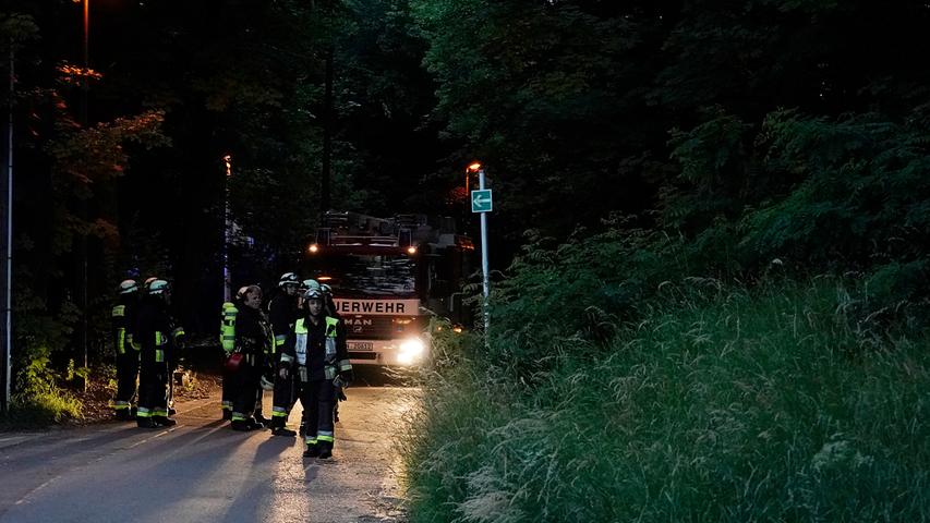 Brand in leerstehendem Gebäude: Feuerwehr rückt in Nürnberg an