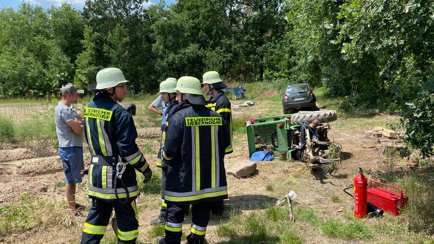Baumstumpf übersehen: Traktorfahrer im Kreis Fürth verletzt