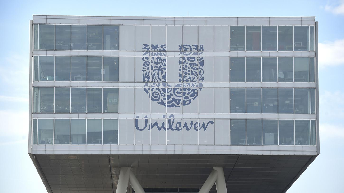 Wegen des Umgangs mit Hassnachrichten und Fake News stoppt der Konzern Unilever die Werbung auf Facebook.