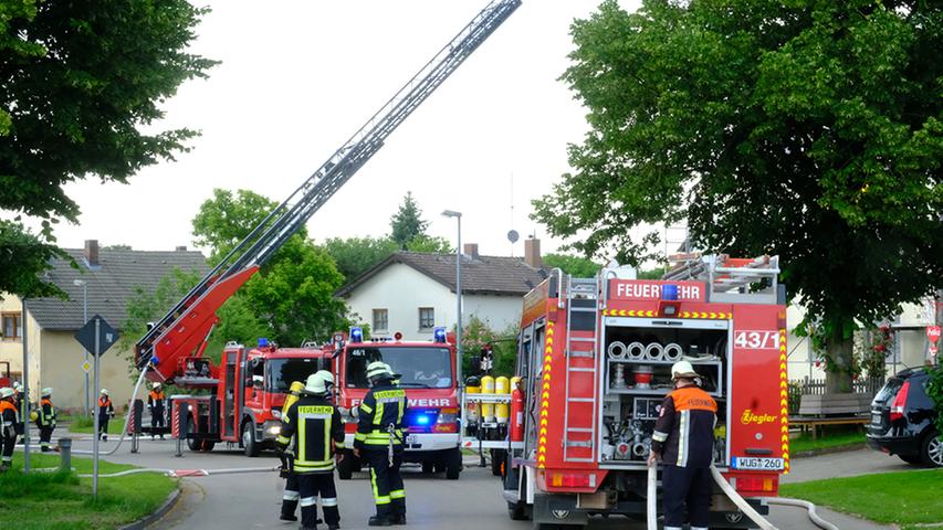 Riesige Rauchwolken über Neudorf: Scheune stand in Flammen