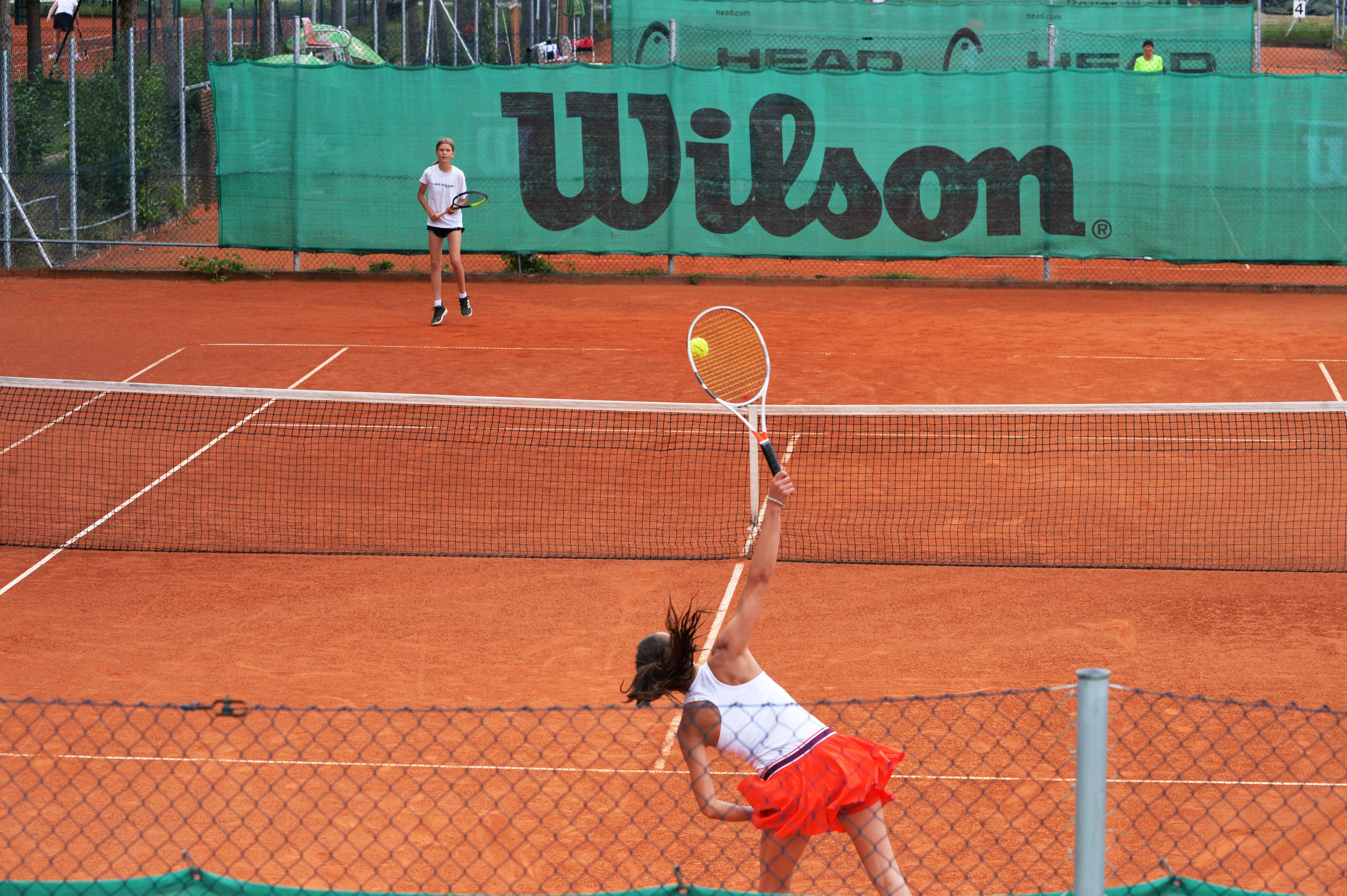 Zum zweiten Mal nehmen die weiblichen Tennis-Aushängeschilder des ASV Neumarkt Anlauf in der dritthöchsten Spielklasse. Im Sommer 2020 gelang den Aufsteigerinnen gegen den DRC Ingolstadt zur Bayernliga-Heimpremiere gleich ein Sieg. Bis zum befreienden 6:3 mussten die Gastgeberinnen aber erstmal ihre Nerven in den Griff bekommen.