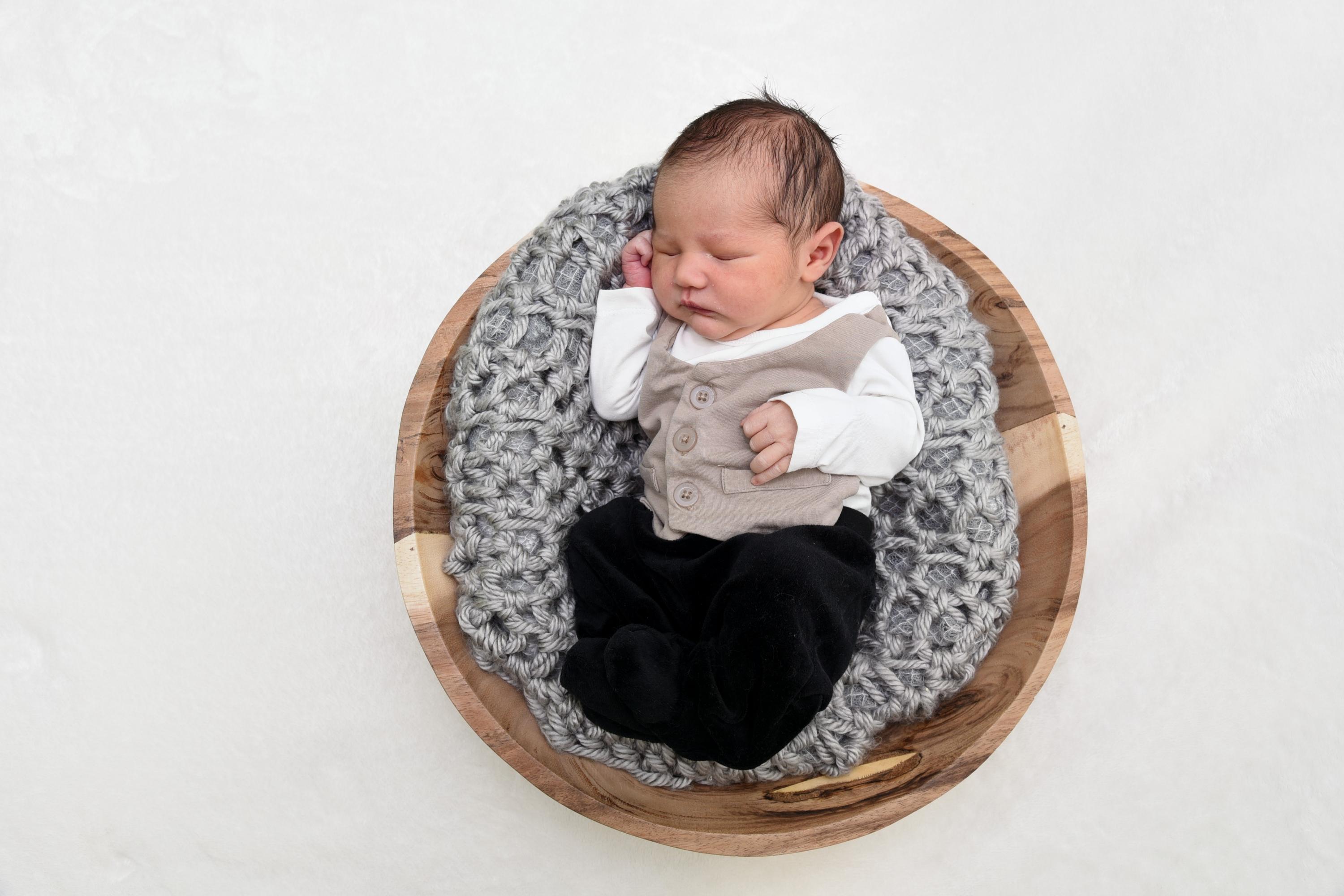 Der kleine Nico erblickte am 28. Juni das Licht der Welt. Bei der Geburt im Klinikum an der Hallerwiese war der junge Mann 54 Zentimeter groß und wog 3190 Gramm.