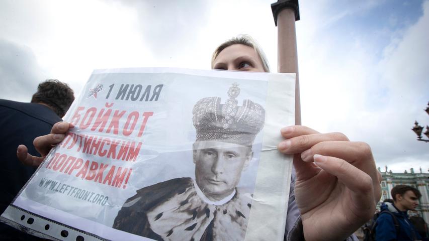 Proteste begleiten die Abstimmung über die Verfassungsänderung in Russland. Kritiker befürchten, dass die demokratische Verfassung "beerdigt" würde.