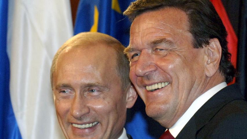 Zwei, die sich schon immer gut verstehen: Putin und Deutschlands Alt-Kanzler Gerhard Schröder.