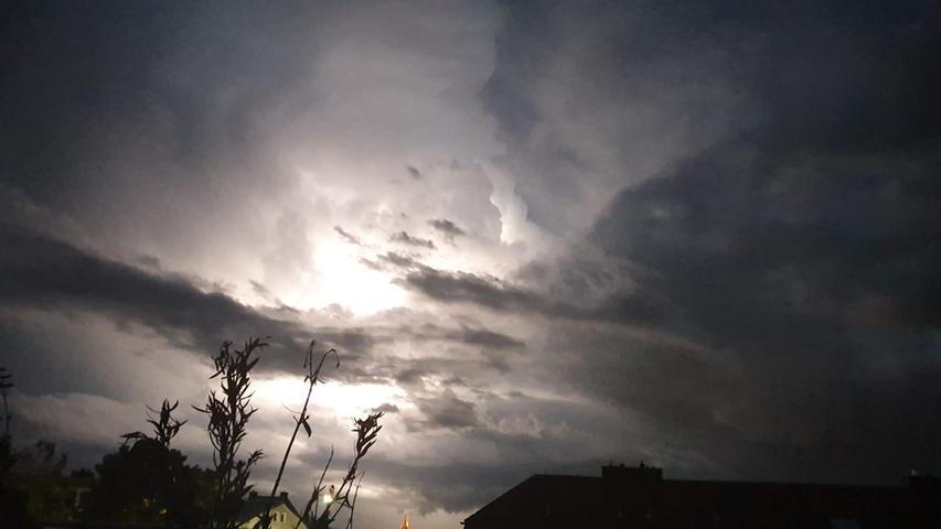 Wetterleuchten und tausend Blitze: Buntes Himmelsspektakel im Landkreis Roth
