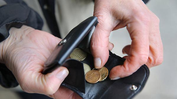 Die Grundrente wird nach langwierigen Verhandlungen zwischen Union und SPD am 1. Januar 2021 eingeführt.