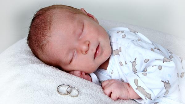 Der kleine Johannes erblickte am 18. Mai das Licht der Welt. Bei der Geburt im St. Theresien-Krankenhaus war der junge Mann 55 Zentimeter groß und 3960 Gramm schwer.