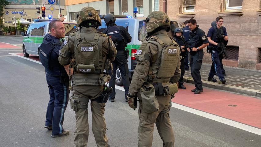 Schüsse gemeldet: SEK und USK rücken in die Südstadt aus