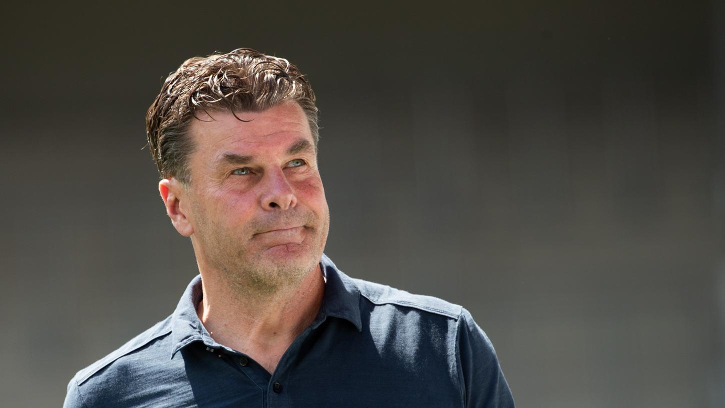 Nach dem erneut verpassten Aufstieg verabschiedet sich Ex-Club-Trainer Dieter Hecking schon nach einem Jahr wieder vom HSV.