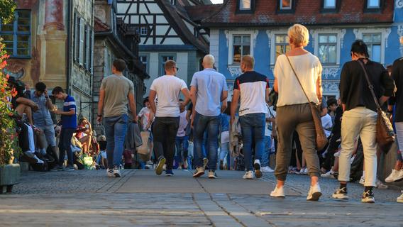 Schluss mit Party: Untere Brücke in Bamberg wird zum Biergarten
