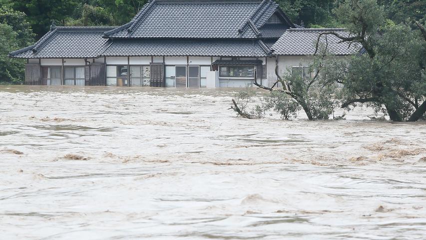 Schwere Regenfälle in Japan sorgen für Überschwemmungen und Erdrutsche