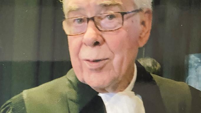 Der 77-jährige Reinhold Zuber wurde in seiner Wohnung tot aufgefunden.
Der 77-jährige Reinhold Zuber wurde in seiner Wohnung tot aufgefunden.